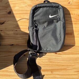 Nike Essentials Sling Bag Crossbody